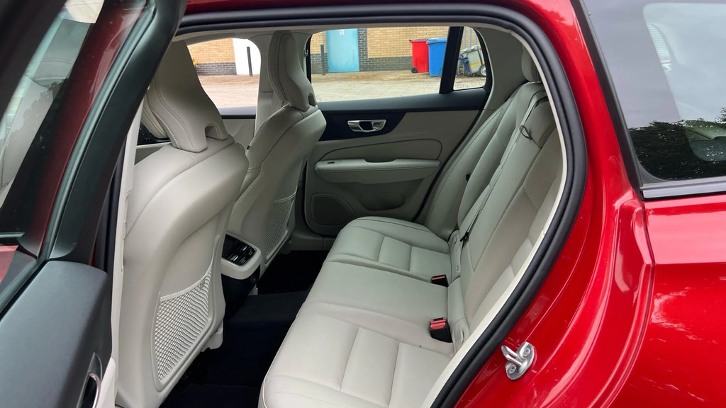 Volvo V60 2.0 T6 18.8Kwh Plus Awd Euro 6 Ss Silver #29