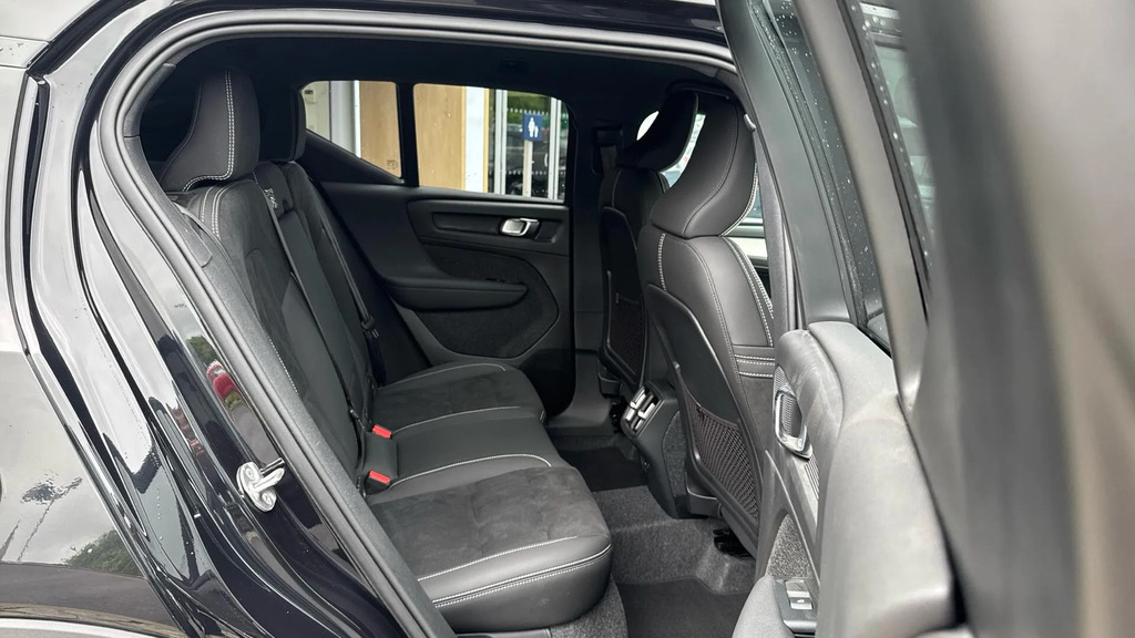Volvo XC40 2.0 B4p Plus Dark OY75UVB #6