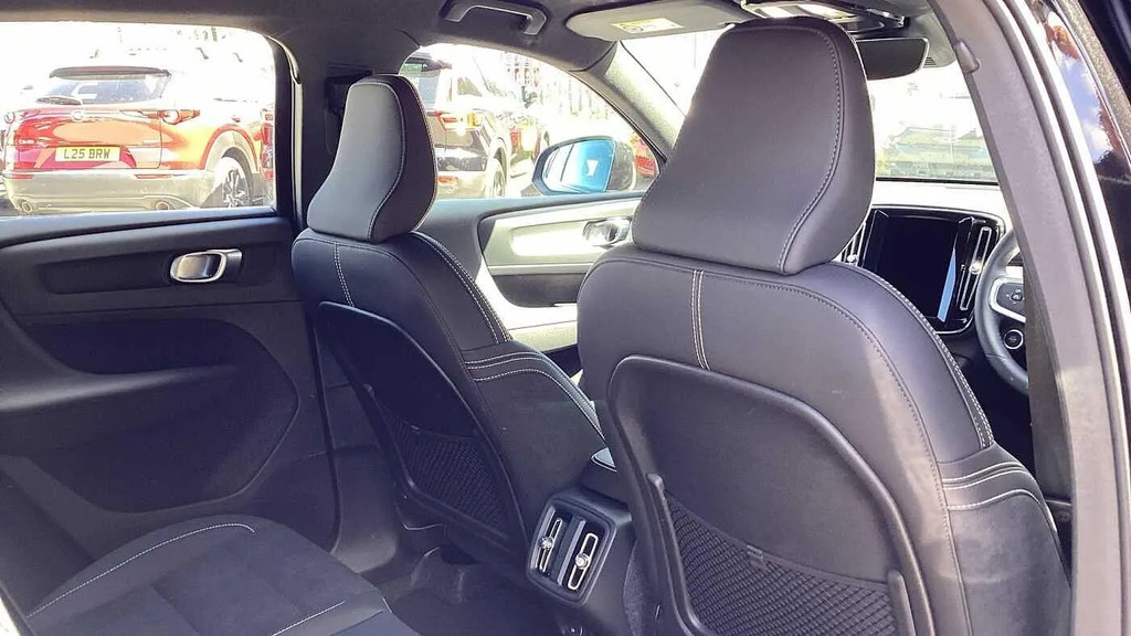 Volvo XC40 2.0 B4p Plus Dark #6