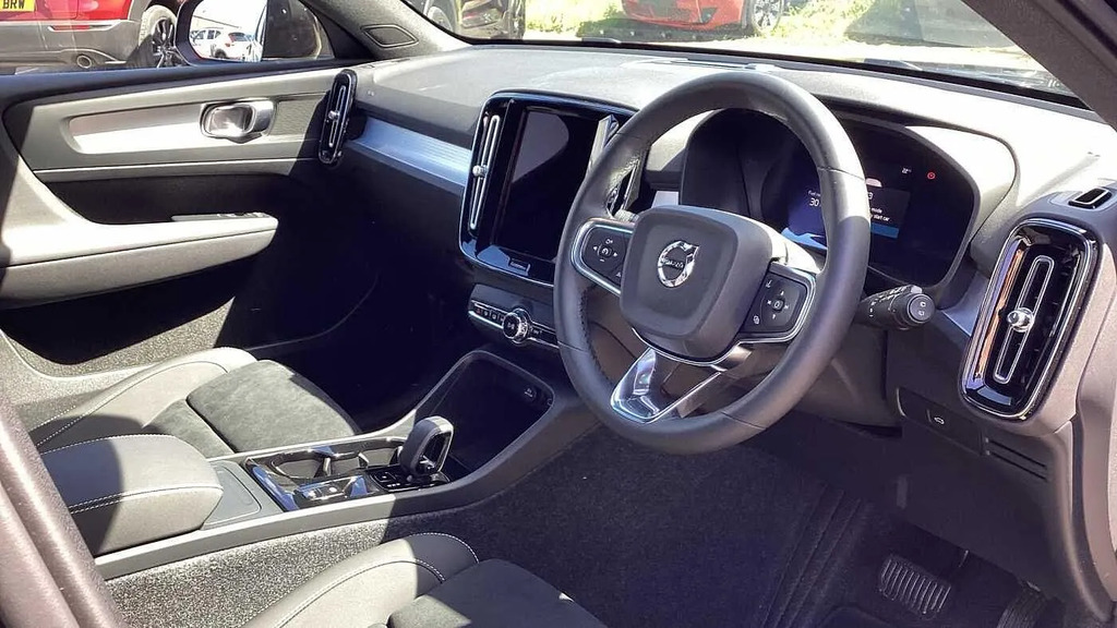 Volvo XC40 2.0 B4p Plus Dark #4