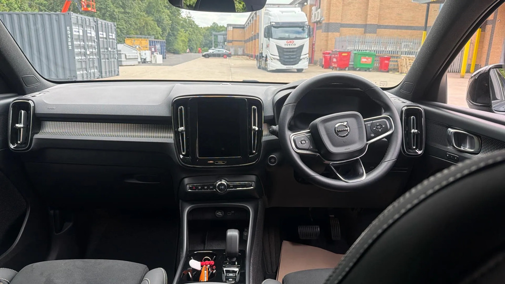 Volvo XC40 2.0 B4p Plus Dark RF25EUX #5
