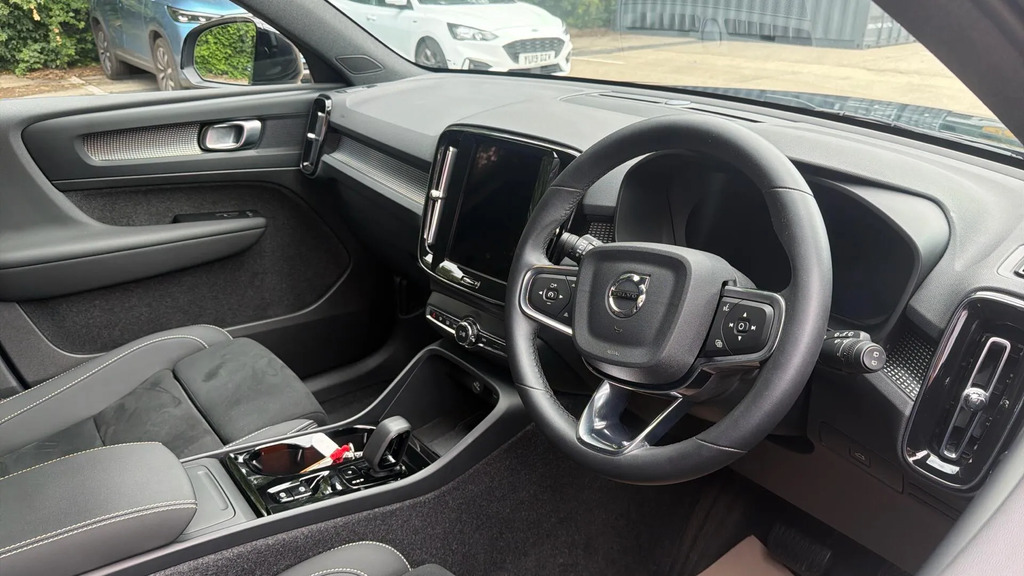 Volvo XC40 2.0 B4p Plus Dark RF25EUX #4
