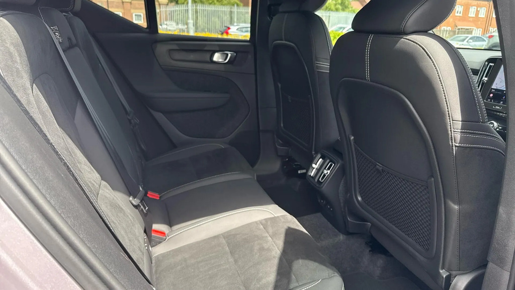 Volvo XC40 2.0 B3p Plus Dark RJ25AYP #6