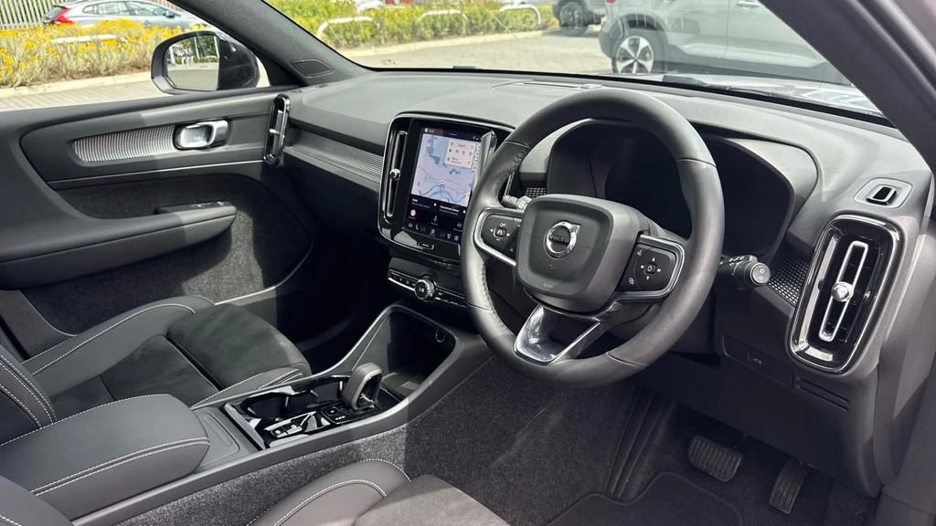 Volvo XC40 2.0 B3p Plus Dark RJ25AYP #4