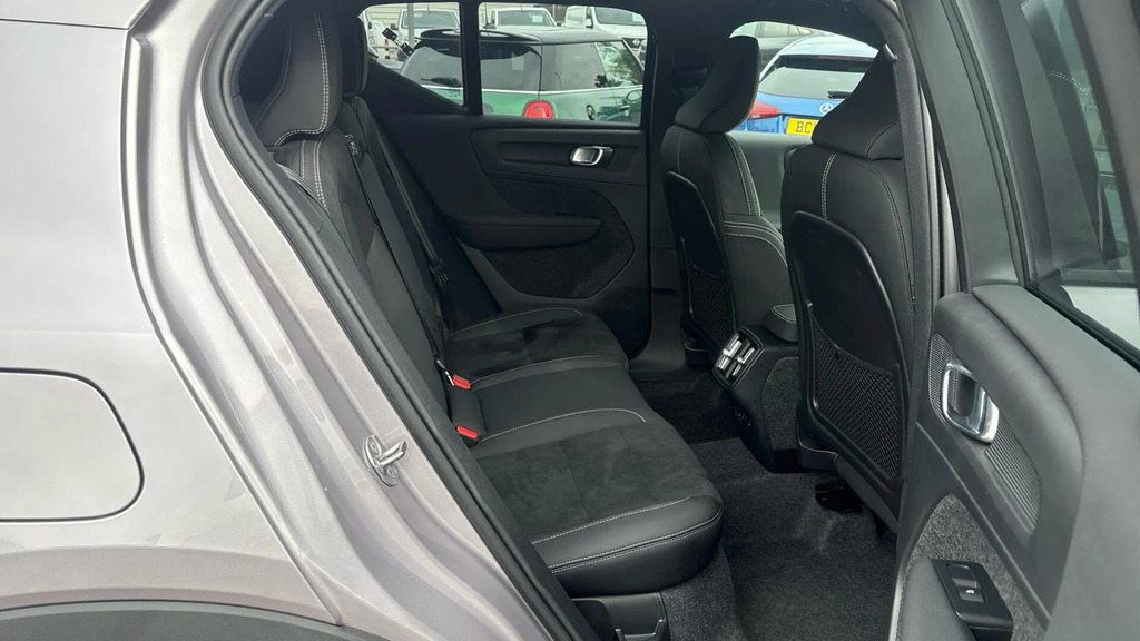 Volvo XC40 2.0 B3p Plus Dark RV75MTJ #6