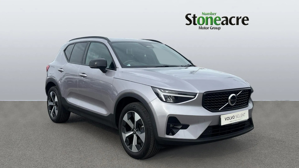 Volvo XC40 2.0 B3p Plus Dark RV75MTJ