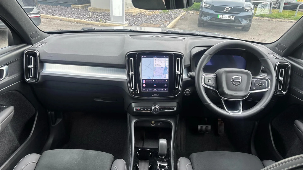 Volvo XC40 2.0 B3p Plus Dark RV75MTJ #5