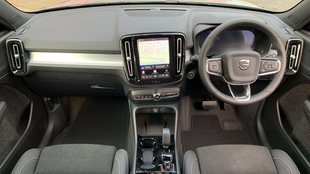 Volvo XC40 2.0 B3p Plus Dark NG26HDN #5
