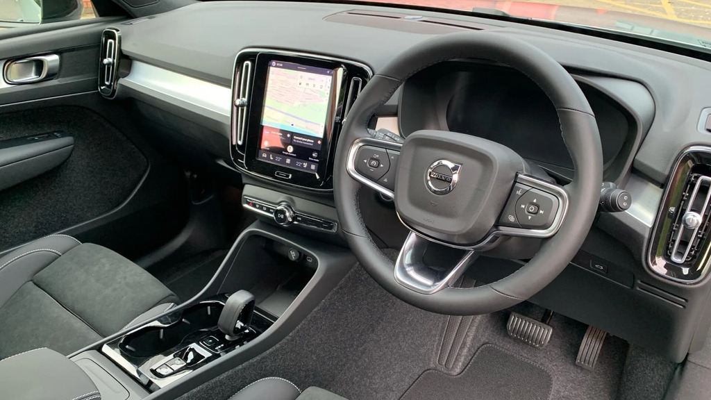 Volvo XC40 2.0 B3p Plus Dark NG26HDN #4