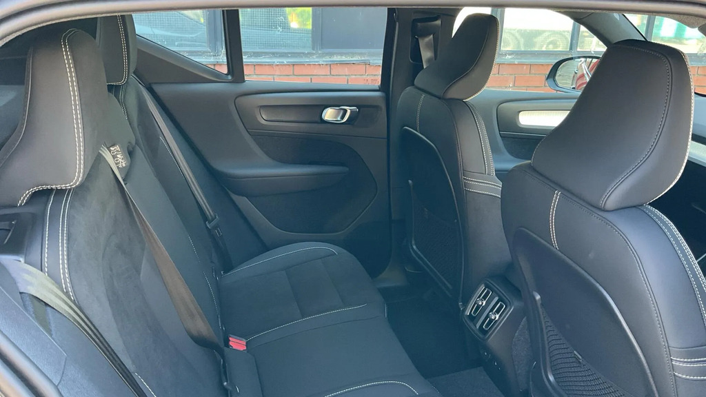 Volvo XC40 2.0 B3p Plus Dark NG26TLJ #6