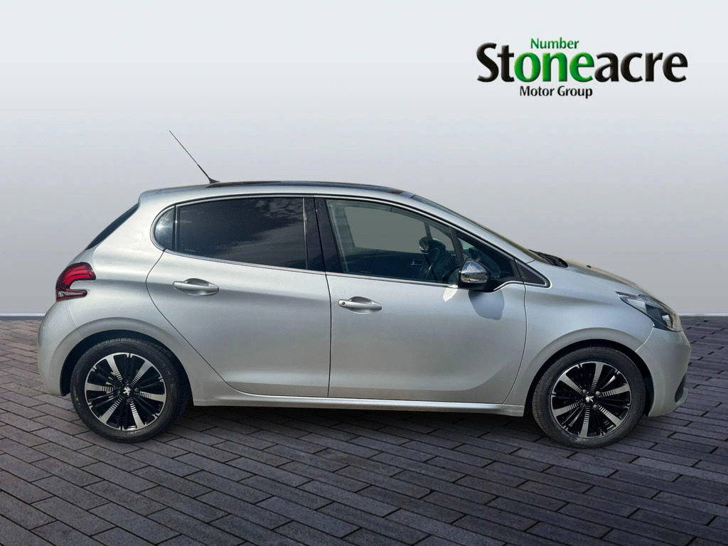 Peugeot 208 1.2 Puretech Allure Premium Hatchback M #2