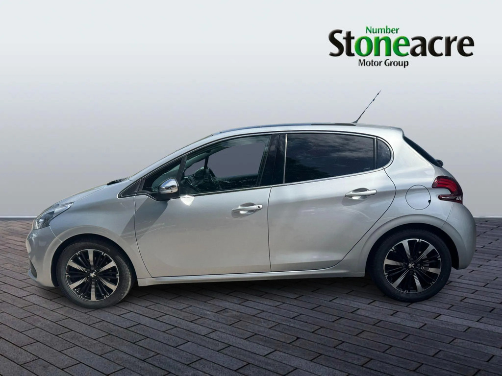 Peugeot 208 1.2 Puretech Allure Premium Hatchback M #6
