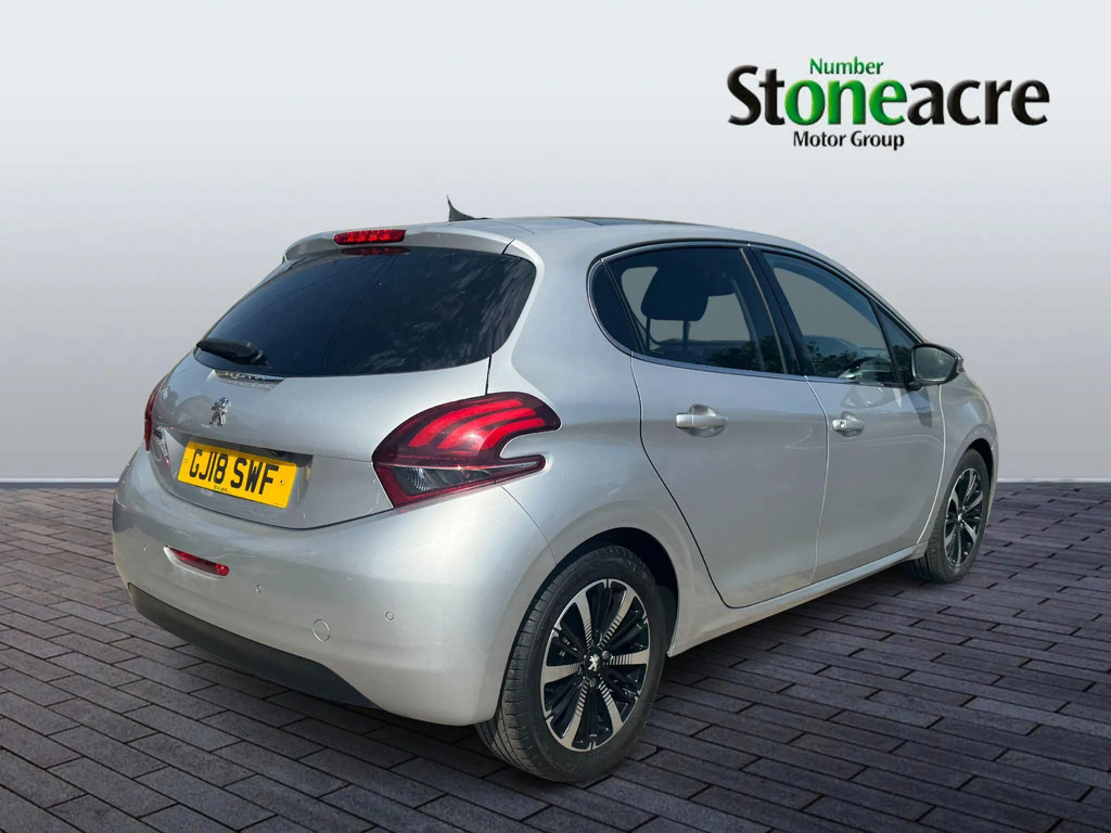 Peugeot 208 1.2 Puretech Allure Premium Hatchback M #3