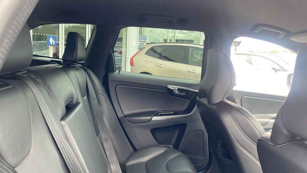 Volvo XC60 2.4 D5 R-design Lux Nav Awd Euro 6 Ss  #6