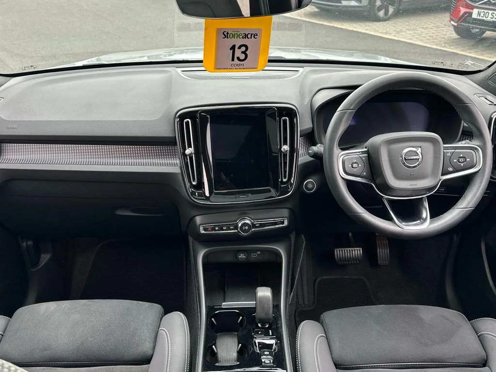 Volvo XC40 Ultimate Dark B3 163 Hp #4