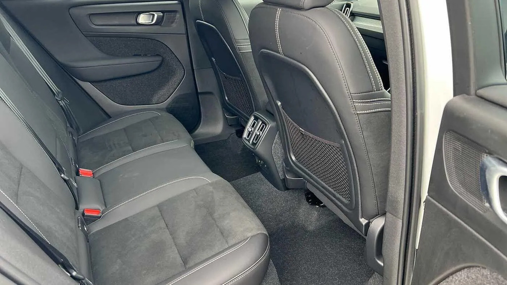 Volvo XC40 2.0 B4p Ultimate Dark CJ72LLG #6