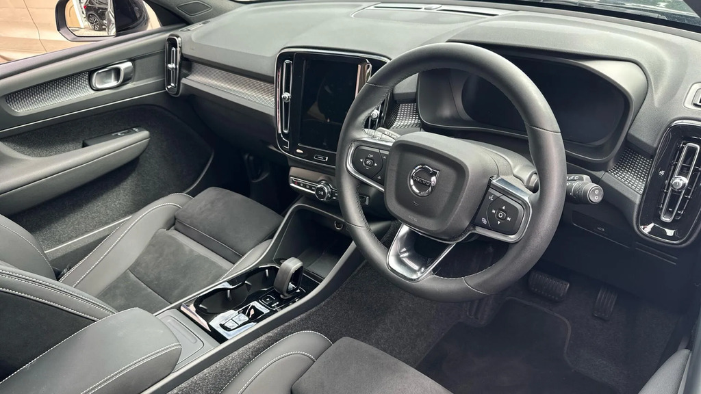 Volvo XC40 2.0 B4 Mhev Plus Black Edition Dct Euro 6 S #4