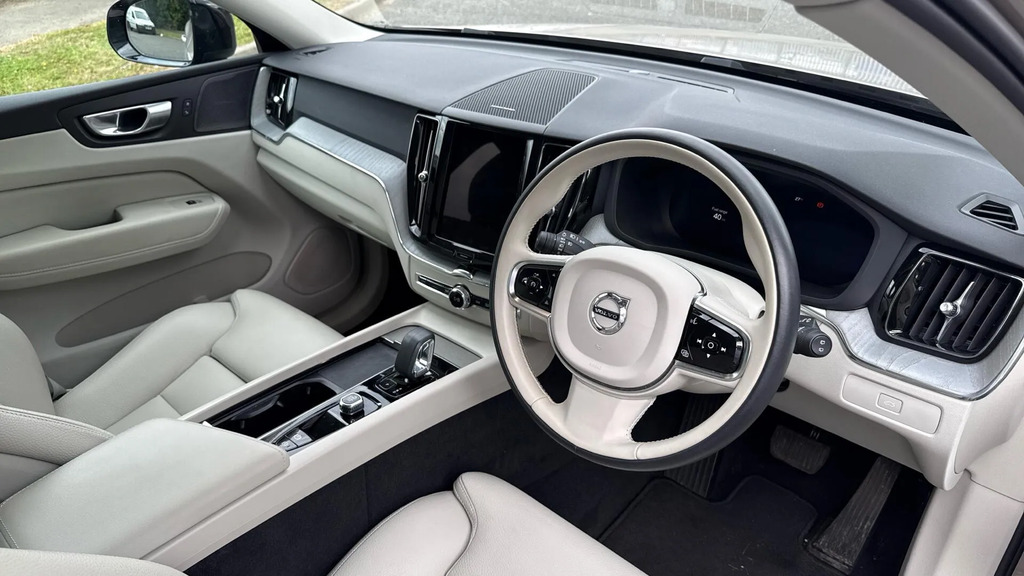 Volvo XC60 Plus Dark B4 Awd Mild Hybrid  #4