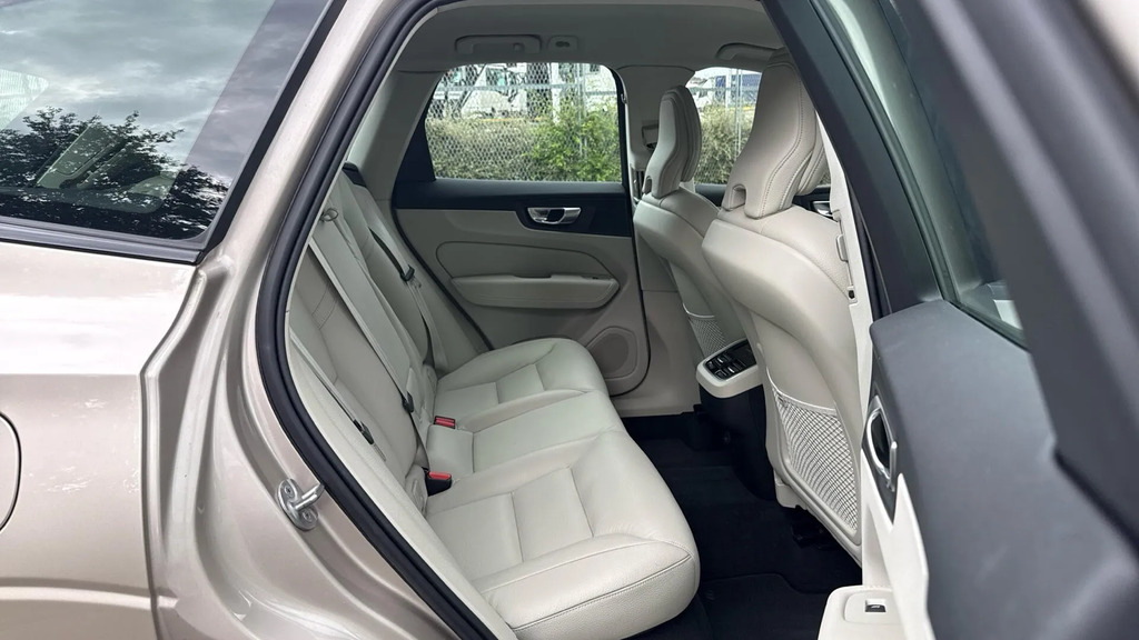 Volvo XC60 Plus Dark B4 Awd Mild Hybrid  #6