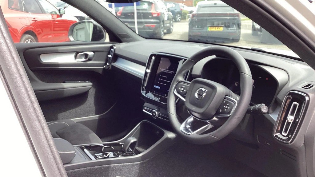 Volvo XC40 2.0 B3p Plus Dark #4