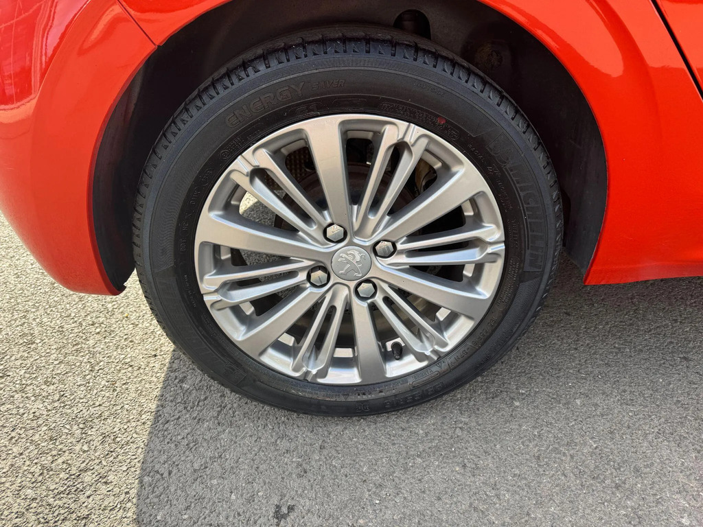 Peugeot 208 1.2 Puretech 110 Allure Eat6 Red #9