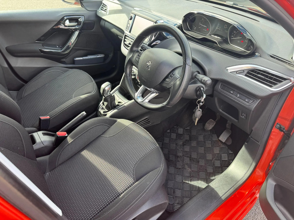 Peugeot 208 1.2 Puretech 110 Allure Eat6 Red #11