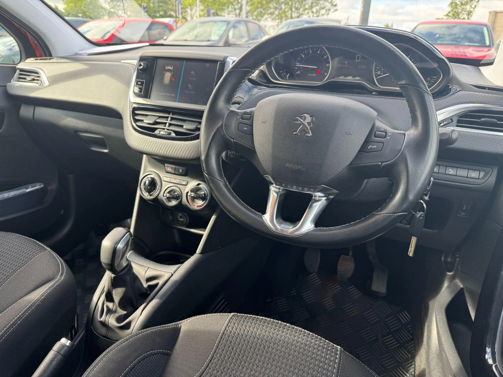 Peugeot 208 1.2 Puretech 110 Allure Eat6 Red #16