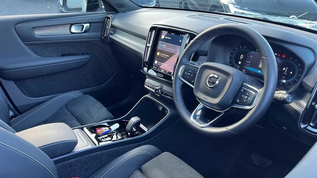 Volvo XC40 2.0 B3p Plus Dark  #4