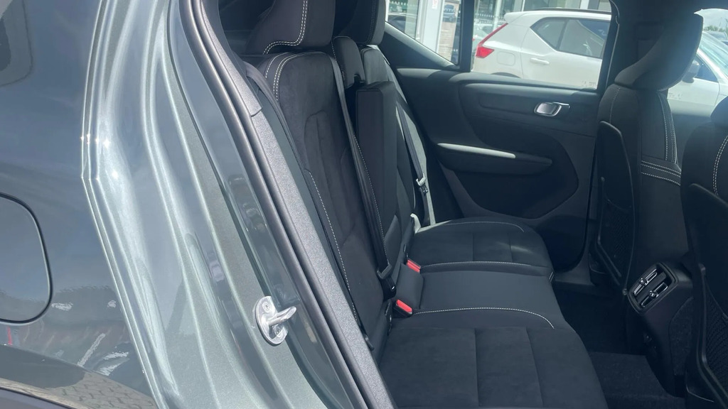 Volvo XC40 2.0 B3p Plus Dark YM26RZG #6