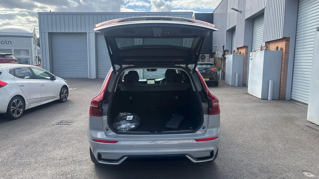 Volvo XC60 Black Edition Ultra, T8 Awd Plug-in Hybrid, Electr Blue #13