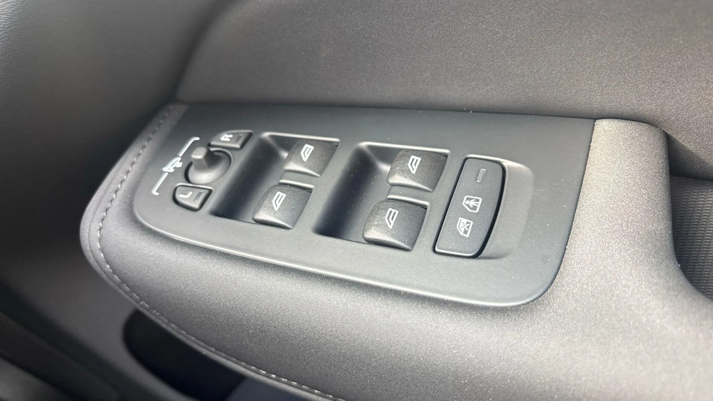 Volvo XC60 Black Edition Ultra, T8 Awd Plug-in Hybrid, Electr Blue #22