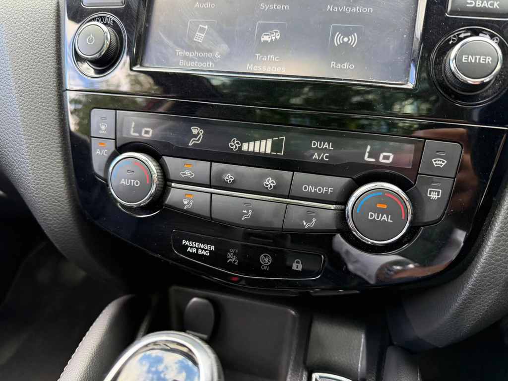 Nissan Qashqai N-connecta Dci Cv White #17