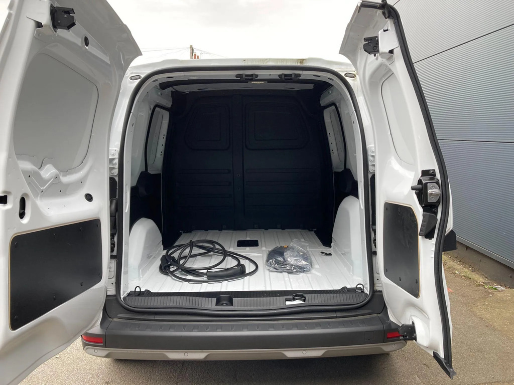Nissan TOWNSTAR Tekna White #27