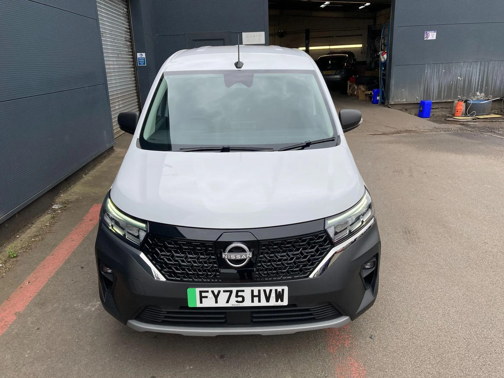 Nissan TOWNSTAR Tekna White #14