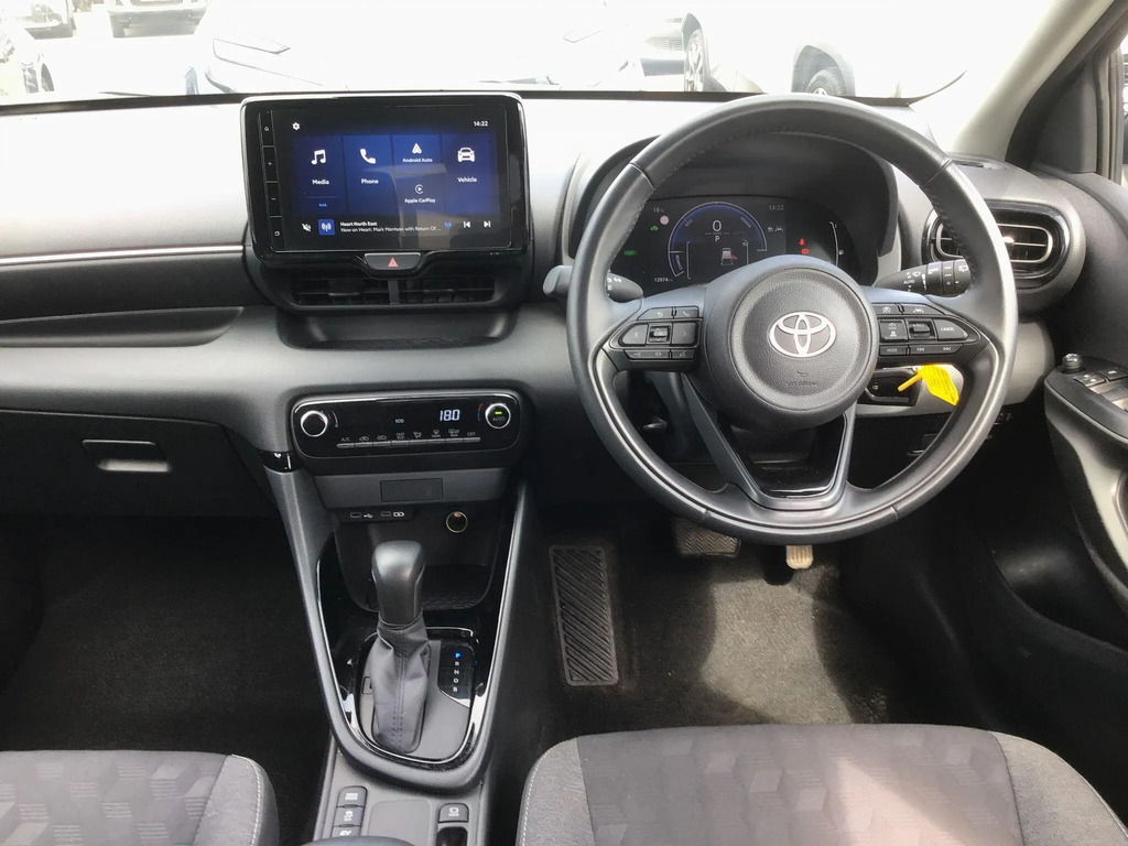 Toyota Yaris 1.5 Hybrid Design Cvt #6