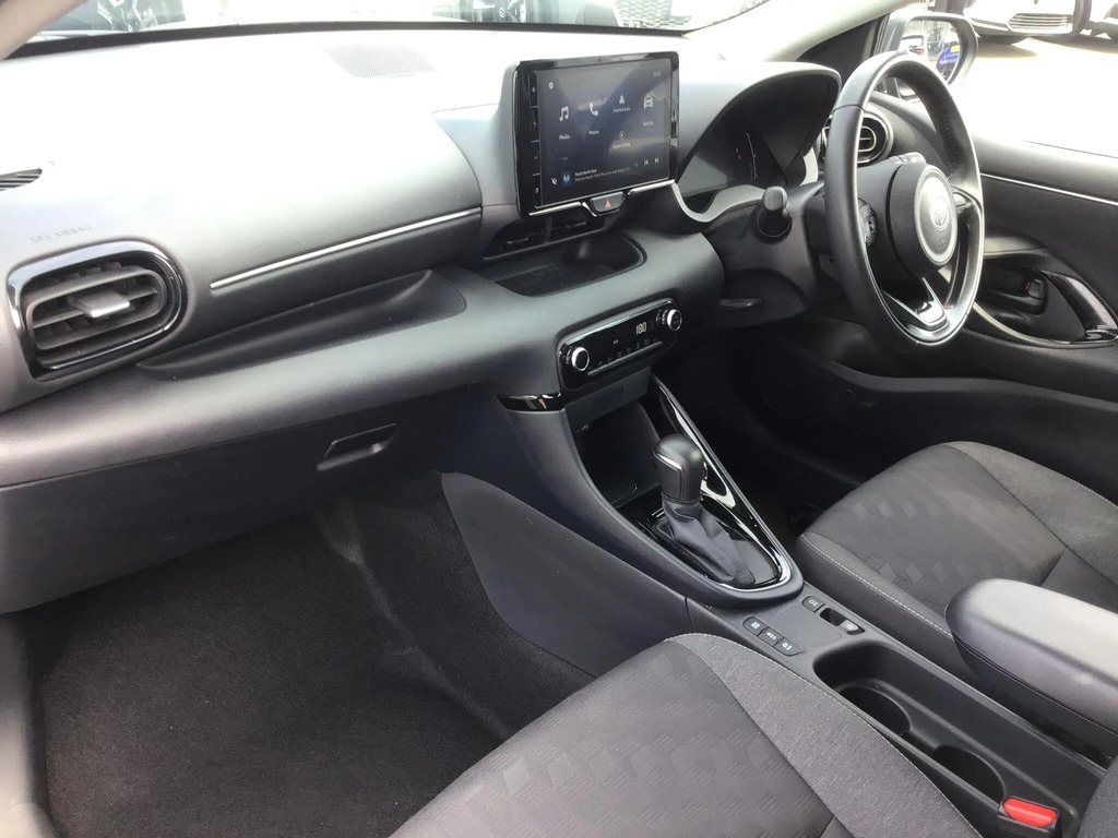 Toyota Yaris 1.5 Hybrid Design Cvt #5