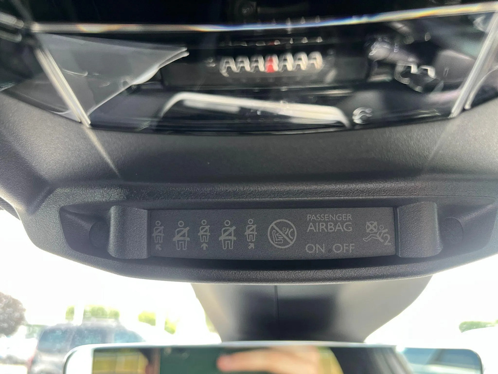 Peugeot e-208 100Kw Allure Premium 50Kwh Yellow #36