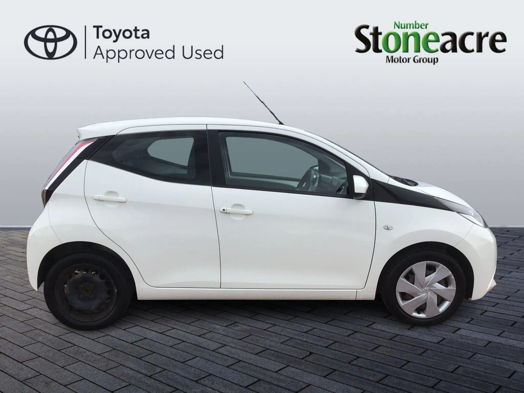 Toyota Aygo 1.0 Vvt-i X-play Red #17