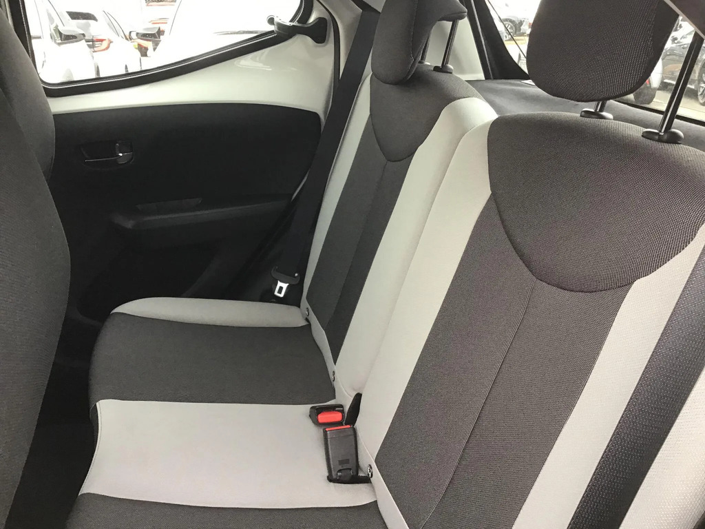 Toyota Aygo 1.0 Vvt-i X-play Red #14