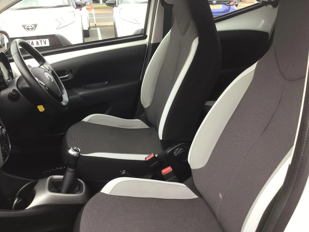 Toyota Aygo 1.0 Vvt-i X-play Red #12