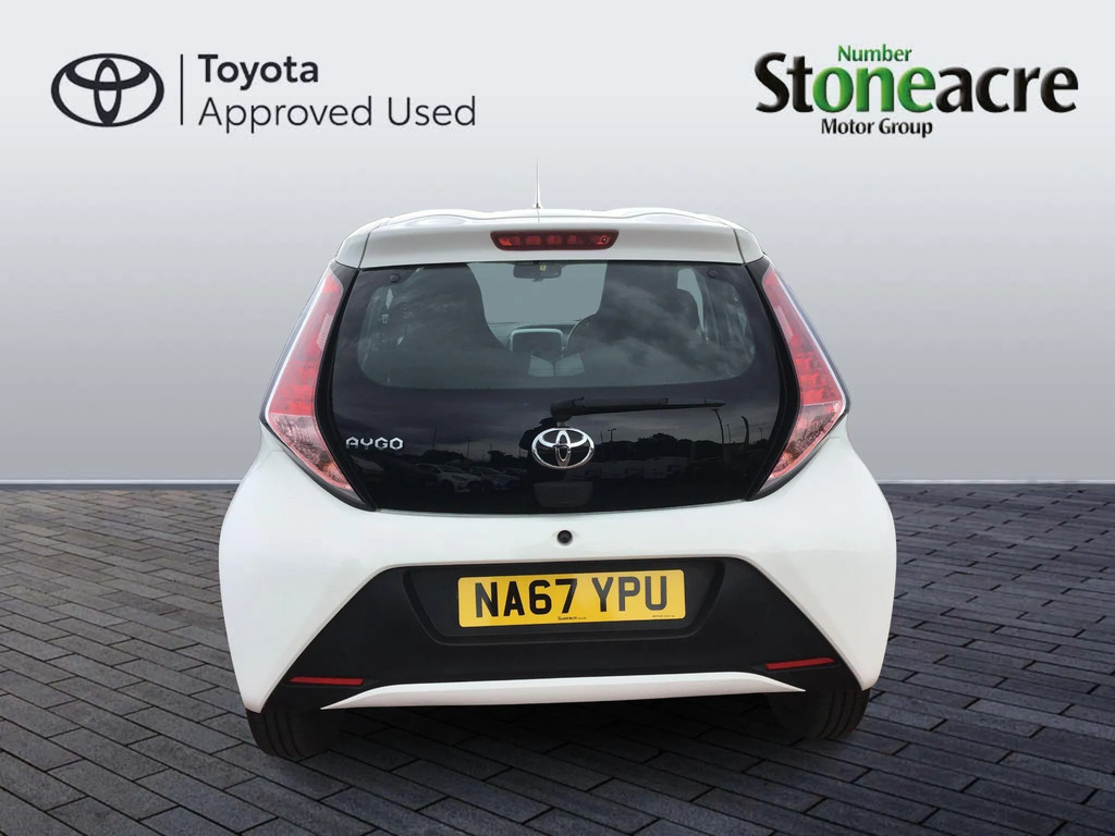 Toyota Aygo 1.0 Vvt-i X-play Red #16