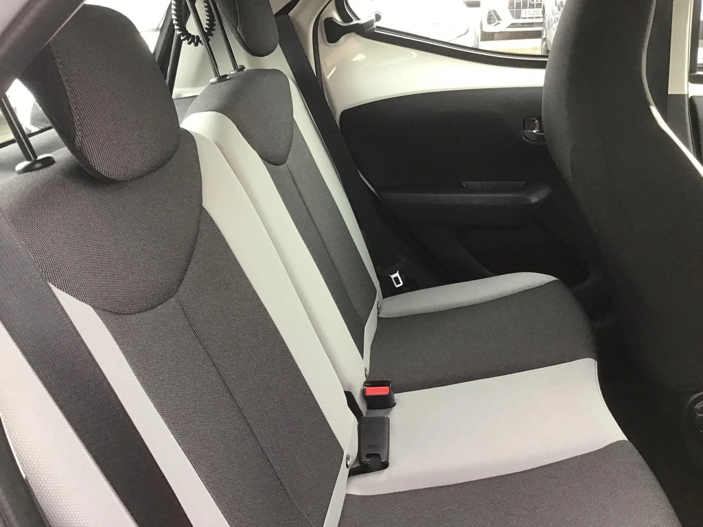 Toyota Aygo 1.0 Vvt-i X-play Red #13