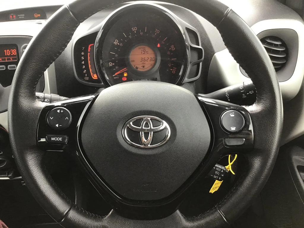 Toyota Aygo 1.0 Vvt-i X-play Red #9
