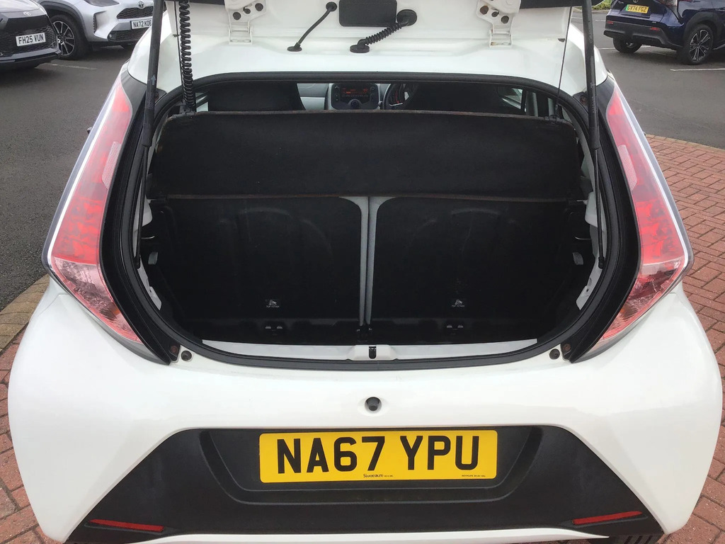Toyota Aygo 1.0 Vvt-i X-play Red #15