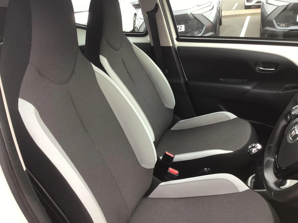Toyota Aygo 1.0 Vvt-i X-play Red #11