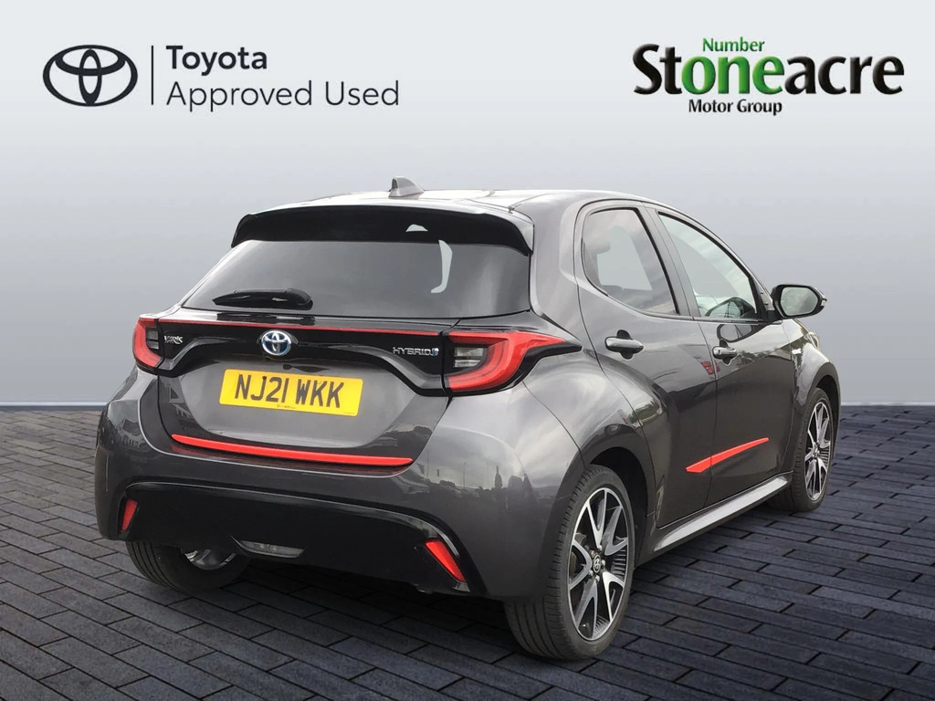 Toyota Yaris 1.5 Hybrid Dynamic Cvt  #2