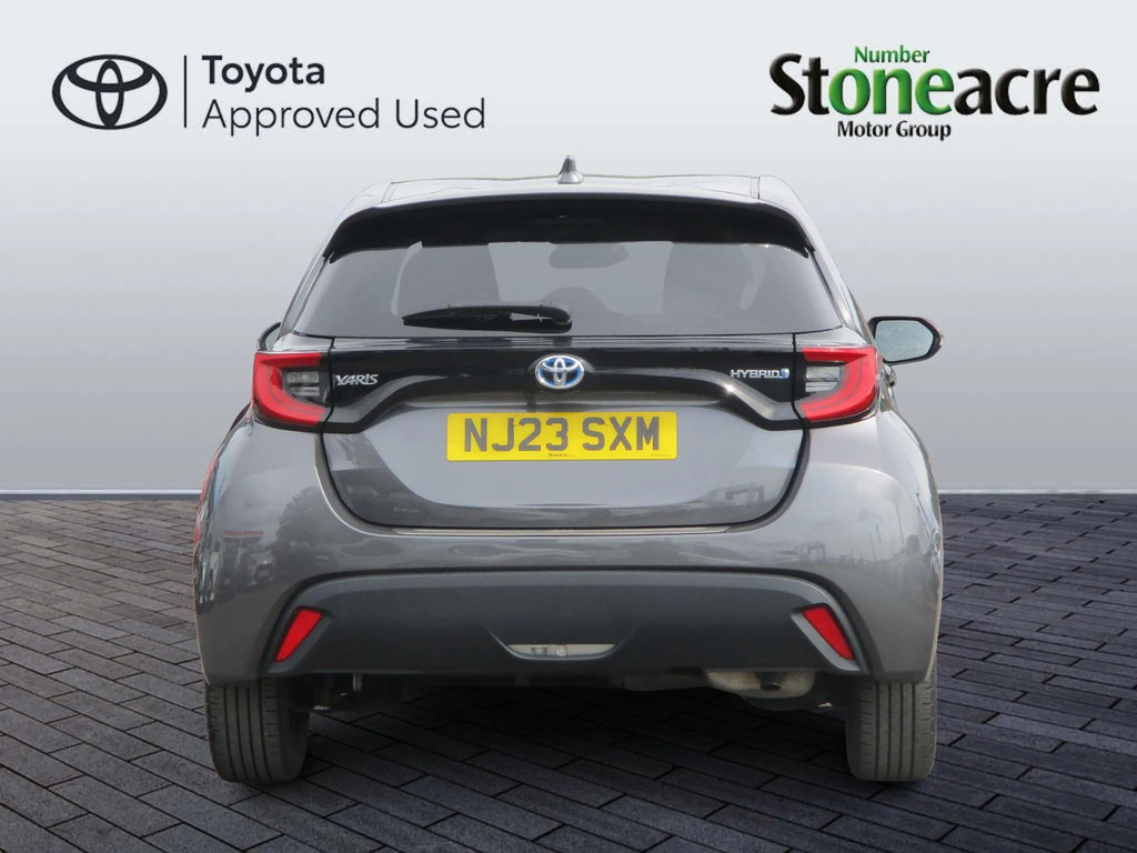 Toyota Yaris 1.5 Hybrid Design Cvt  #4