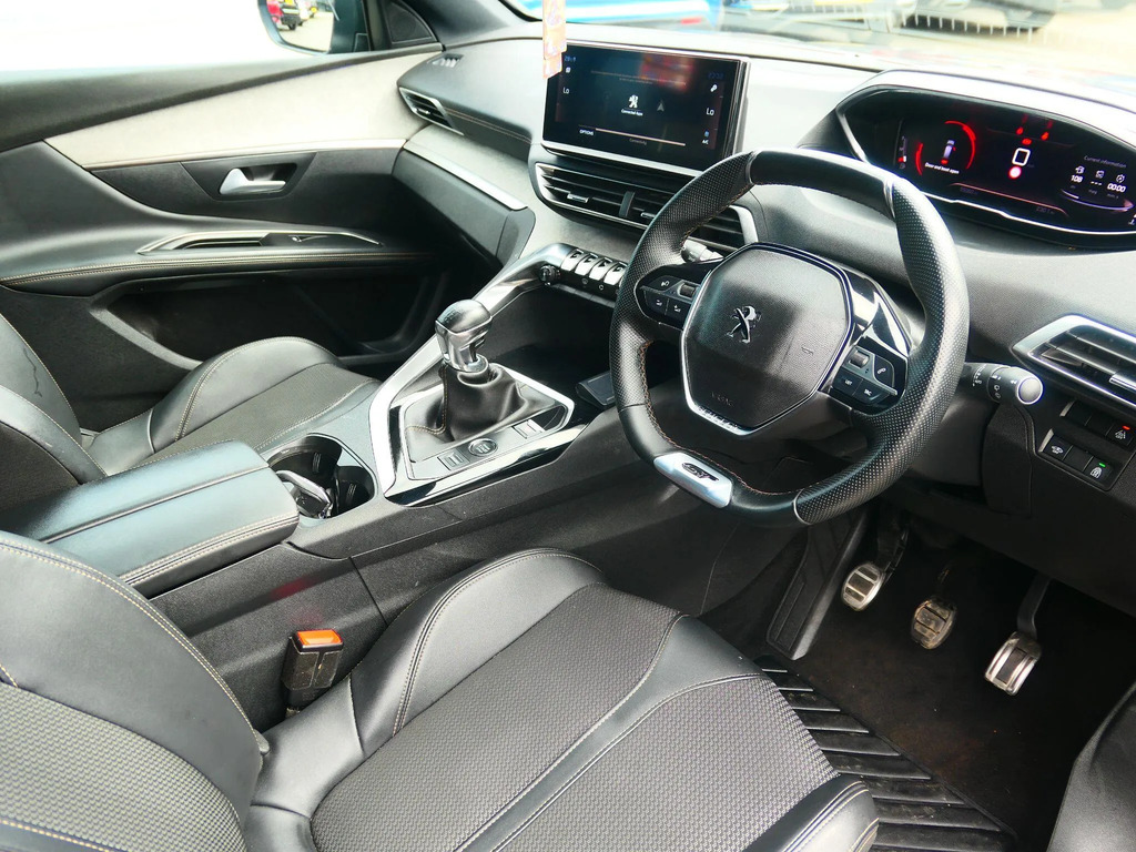 Peugeot 5008 1.2 Puretech Allure Premium Eat8 Black #9