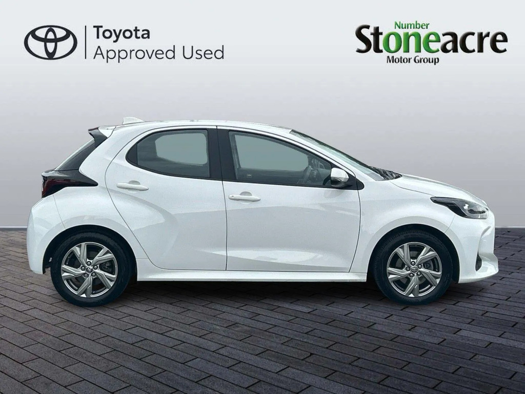 Toyota Yaris 1.5 Hybrid Icon Cvt  #2
