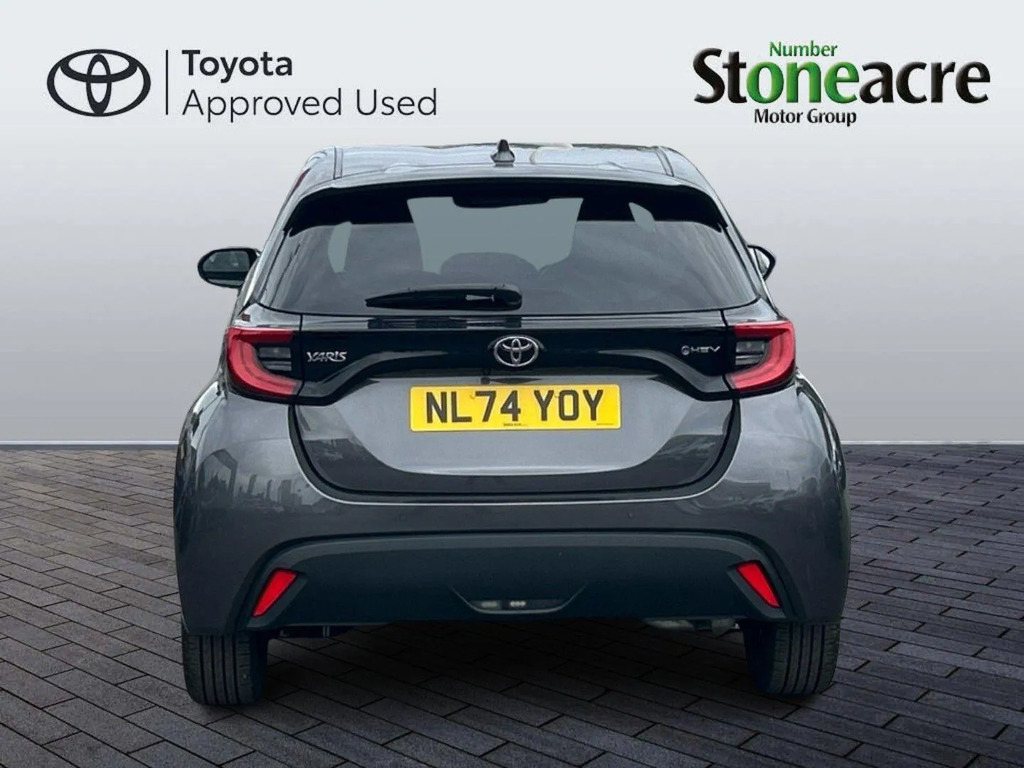 Toyota Yaris 1.5 Hybrid Design Cvt  #4
